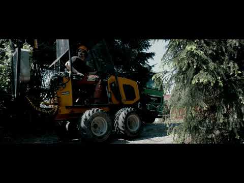 Tontin siivousta Kinetic 8x8 pienmetsäkoneella